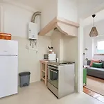 Light-filled & Renovated Apartment, By Timecooler