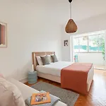 Light-filled & Renovated Apartment, By Timecooler شقة Lisboa