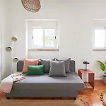 شقة Light-filled & Renovated Apartment, By Timecooler *