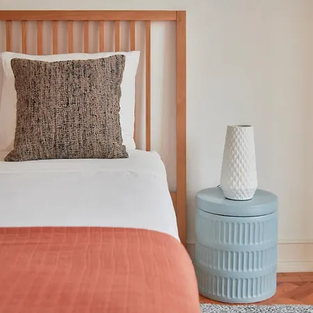 Light-filled & Renovated Apartment, By Timecooler Daire Lisboa