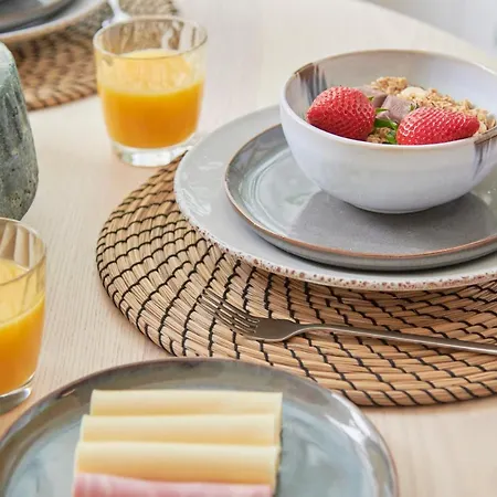 Light-filled & Renovated Apartment, By Timecooler * Lissabon