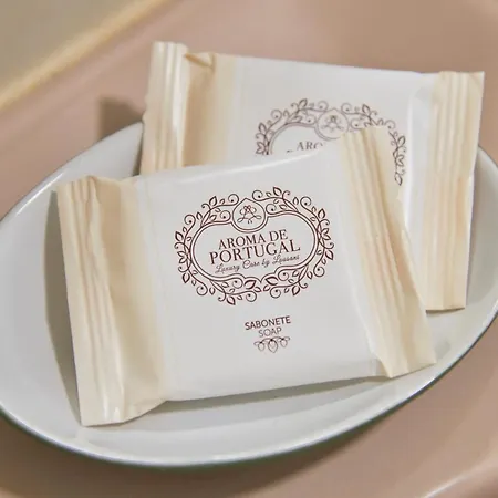 Daire Light-filled & Renovated Apartment, By Timecooler