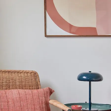 Light-filled & Renovated Apartment, By Timecooler