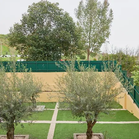 Daire Light-filled & Renovated Apartment, By Timecooler Lisboa