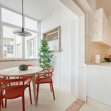 Light-filled & Renovated Apartment, By Timecooler * Lisbon