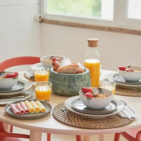 Light-filled & Renovated Apartment, By Timecooler * Lisbon