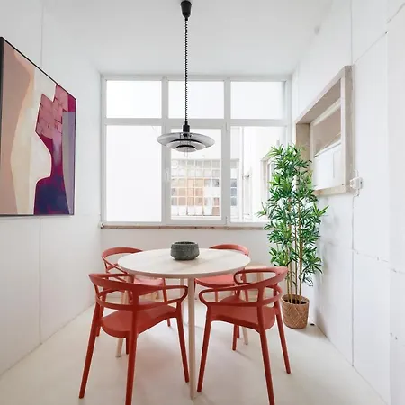 Light-filled & Renovated Apartment, By Timecooler * Lisbon