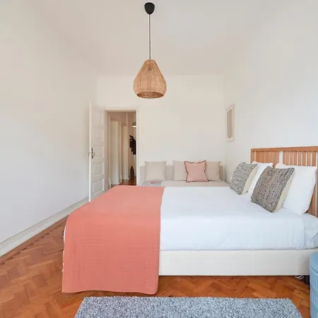 Light-filled & Renovated Apartment, By Timecooler Апартаменти