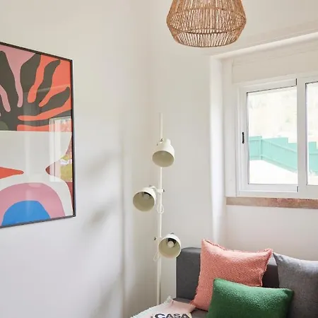 Light-filled & Renovated Apartment, By Timecooler Апартаменти